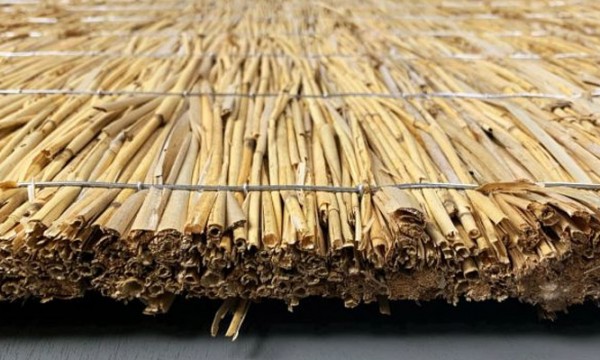 Hasır Kamış Çatı Kaplama: Avantajları ve Kullanım Alanları Hasır Kamış Çatı Kaplama: Avantajları ve Kullanım Alanları